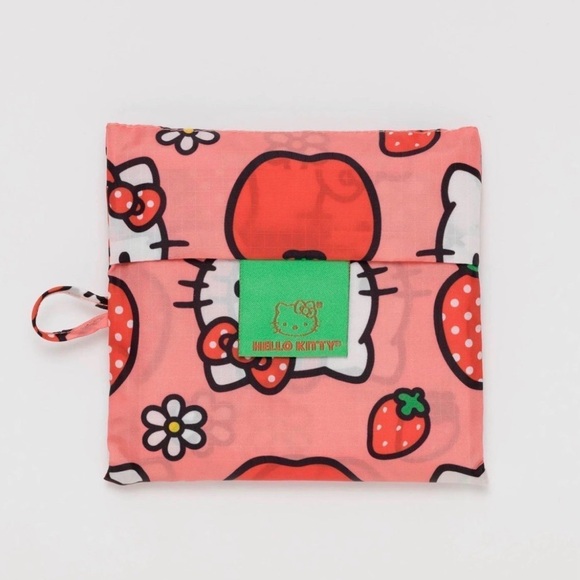 BAGGU Handbags - NWT Baggu Hello Kitty Standard Bag Apple